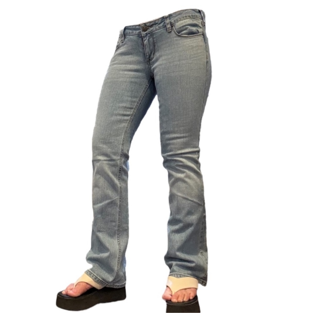 Bullhead Low Rise Bootcut Laguna Jeans - Picture 2 of 15